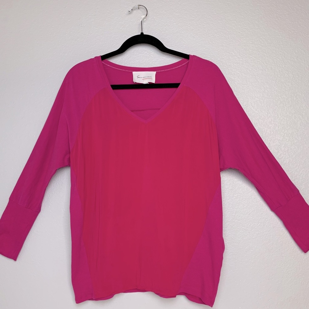 Two by Vince Camuto Top Women’s Size S Hot Pink V-Neck Shirt Rayon Blend Stretch